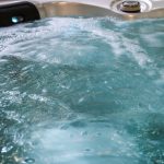 Woda w jacuzzi robi się zielona – co może być przyczyną i jak temu zapobiec?