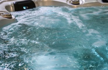 Woda w jacuzzi robi się zielona – co może być przyczyną i jak temu zapobiec?
