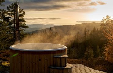 Jacuzzi i balia drewniana a regeneracja mięśni – jak ciepła kąpiel pomaga po wysiłku fizycznym?