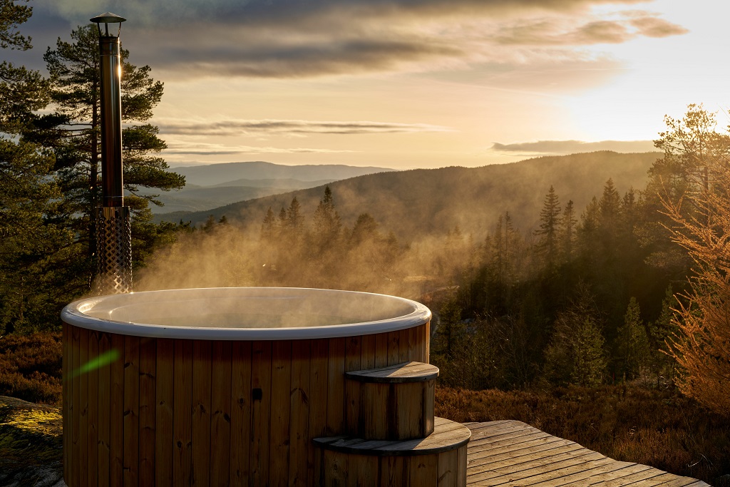 Jacuzzi i balia drewniana a regeneracja mięśni – jak ciepła kąpiel pomaga po wysiłku fizycznym?